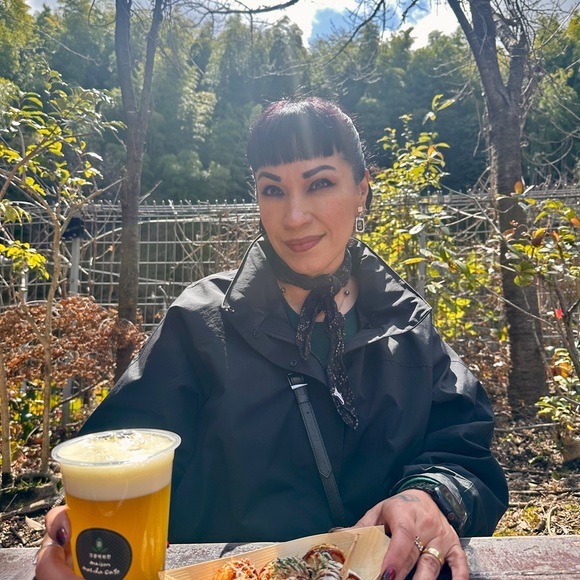 Meet your Posher, Sly - Picture 3 of 5